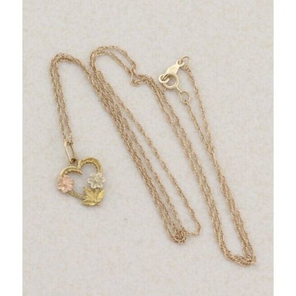 14k Yellow Gold Heart Necklace with Flowers 18" Chain - Picture 5 of 8